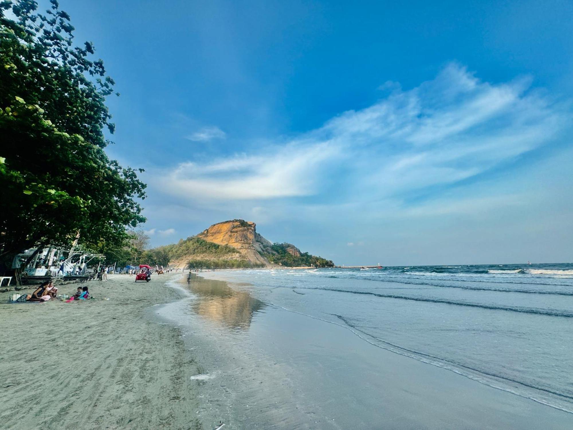 Sea&Mountain View,5 Mins Walk To Famous Beach With King Size Bed Huahin Kültér fotó