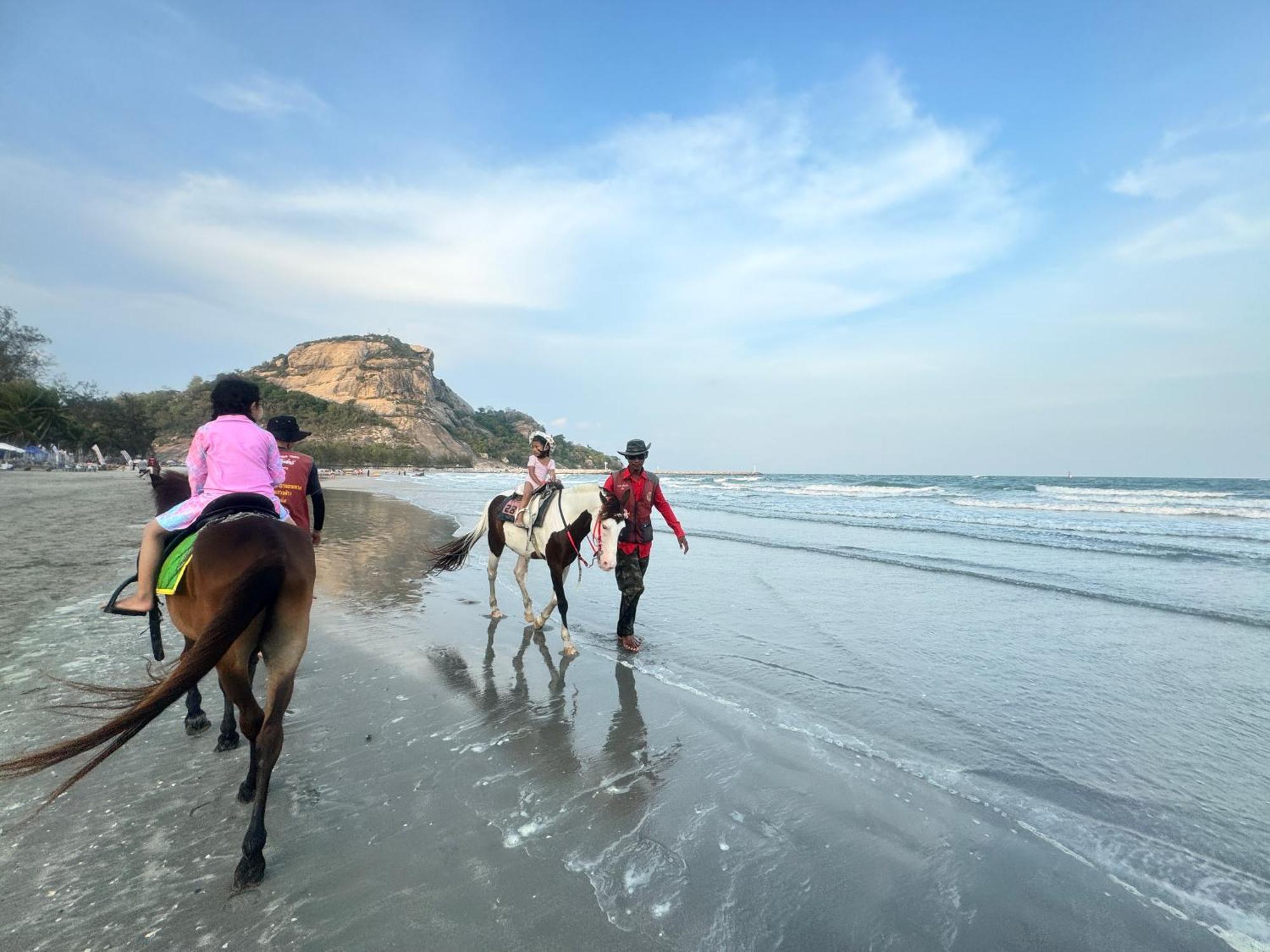 Sea&Mountain View,5 Mins Walk To Famous Beach With King Size Bed Huahin Kültér fotó