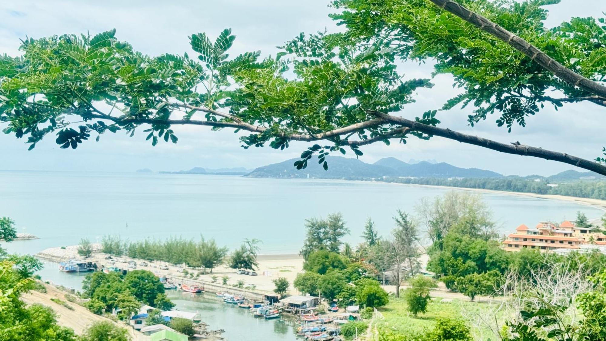 Sea&Mountain View,5 Mins Walk To Famous Beach With King Size Bed Huahin Kültér fotó