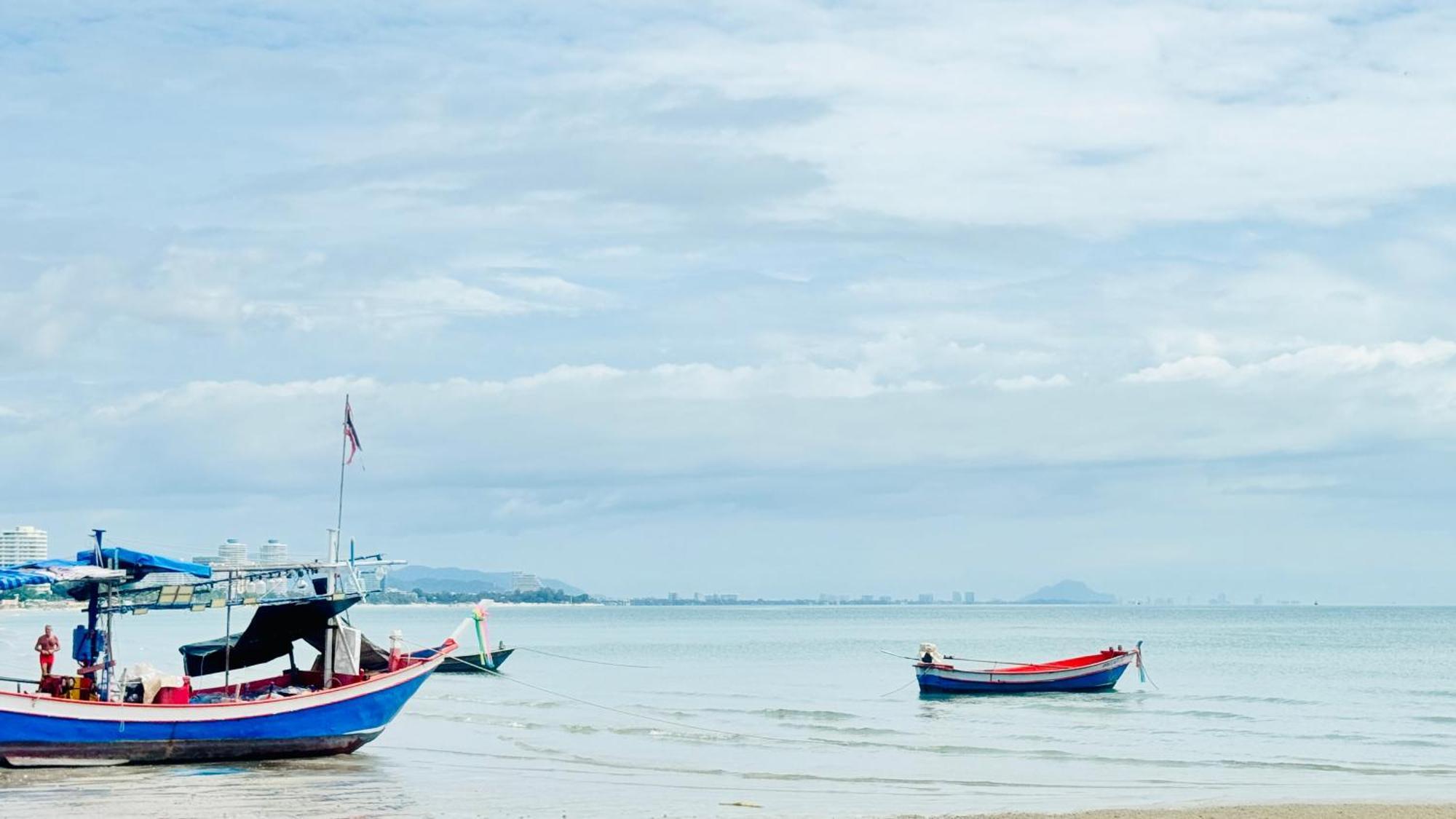 Sea&Mountain View,5 Mins Walk To Famous Beach With King Size Bed Huahin Kültér fotó