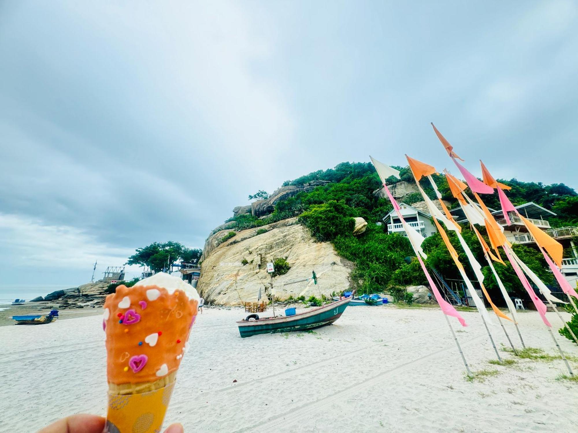 Sea&Mountain View,5 Mins Walk To Famous Beach With King Size Bed Huahin Kültér fotó